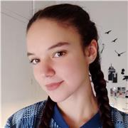Profesora de lengua castellana y literatura, inglés, francés y otras asignaturas de humanidades. También para alumnos con necesidades especiales